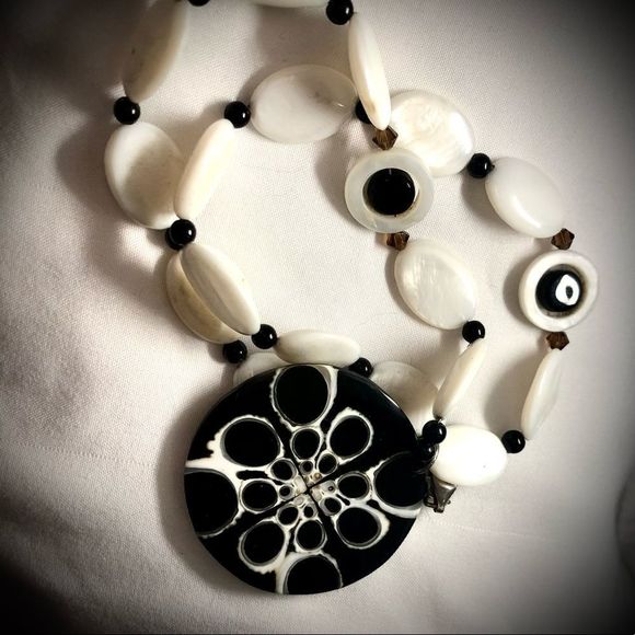 Shell necklace with pendant - Picture 6 of 7